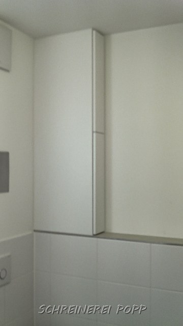 Badnischenschrank mit Frontauszügen Badnischenschrank mit Frontauszügen