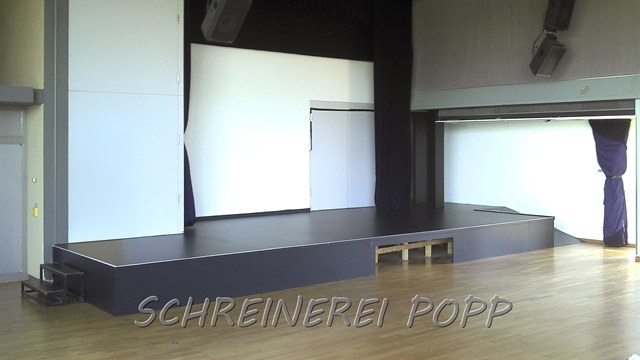 Weiterer Bühnenbau für die Stadthalle Germering Weiterer Bühnenbau für die Stadthalle Germering