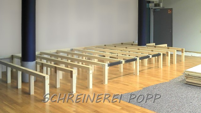 Unterkonstruktion für die Bühne Unterkonstruktion für die Bühne
