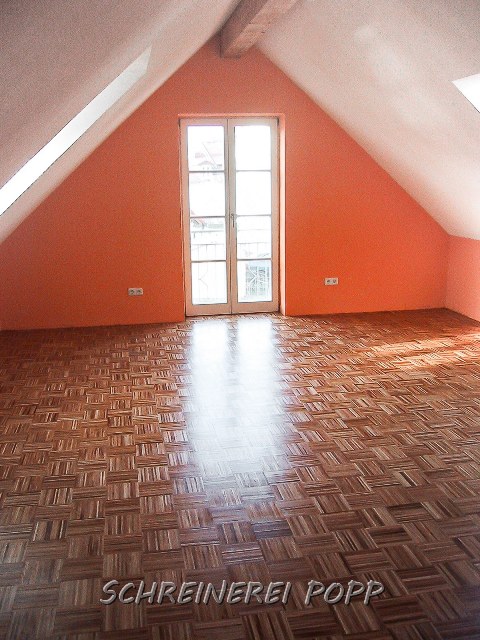 - mit Parkett Parkett Dachausbau