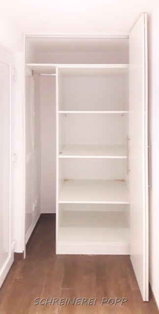 Flurnischenschrank mit Falttür offen Flurnischenschrank mit Falttür offen