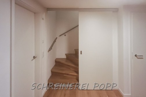 Schiebetür vor Treppenaufgang - Innenausbau Schiebetür vor Treppenaufgang - Innenausbau