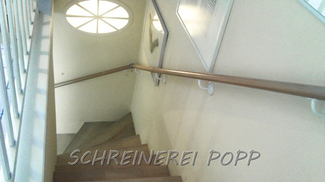 über den gesamten Treppenverlauf über den gesamten Treppenverlauf
