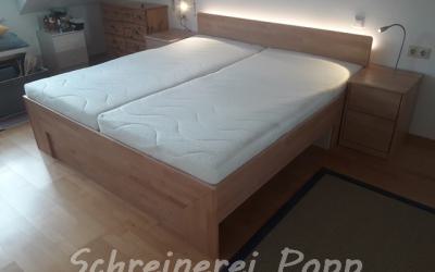 Bett Buche mit Beleuchtung und Nachtkästchen 
