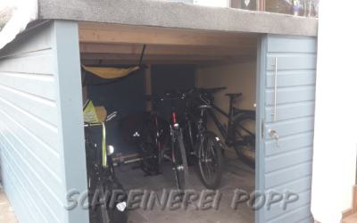 Fahrradschuppen mit Schiebetor