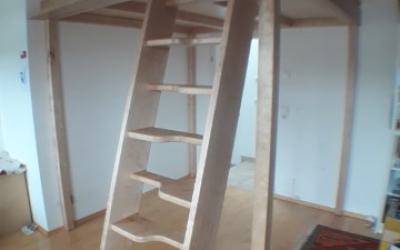 Hochbett mit Raumspartreppe